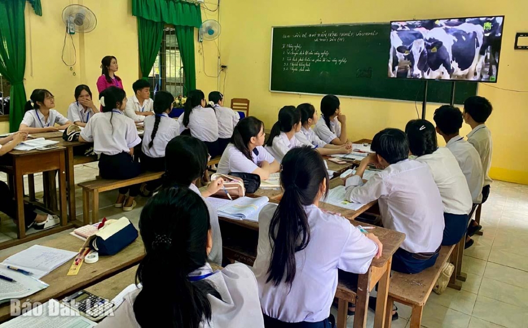 Một tiết học STEAM của cô trò Trường THPT Lê Hồng Phong (xã Tây Hòa)