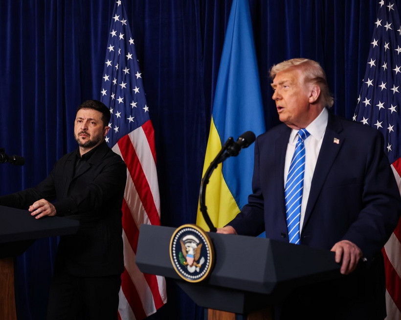 Tổng thống Mỹ Donald Trump và Tổng thống Ukraine Volodymyr Zelensky tại cuộc họp báo sau cuộc hội đàm tại dinh thự Mar-a-Lago của ông Trump ở Palm Beach, Florida, ngày 28/12/2025. Ảnh: Getty Images