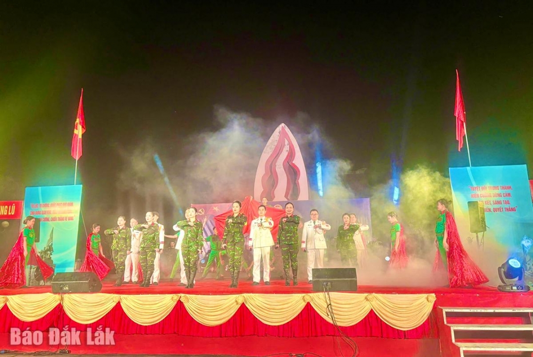 Chương trình nghệ thuật “Mệnh lệnh từ trái tim” để lại ấn tượng sâu sắc trong lòng cán bộ, chiến sĩ nhân dân.