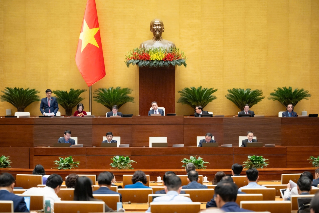 Phó Chủ tịch Quốc hội Vũ Hồng Thanh điều hành phiên họp. Ảnh: quochoi.vn