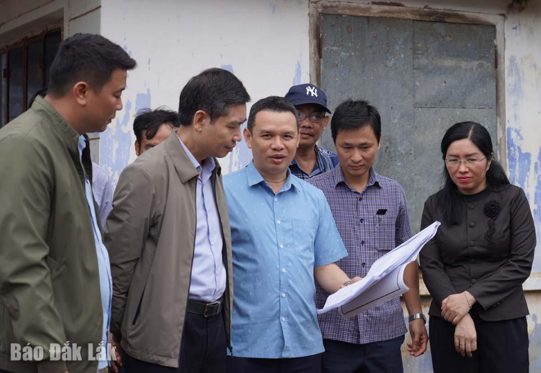 Ban Quản lý Các dự án đầu tư xây dựng khu vực phía Đông tỉnh báo cáo tình hình thực hiện chiến dịch.