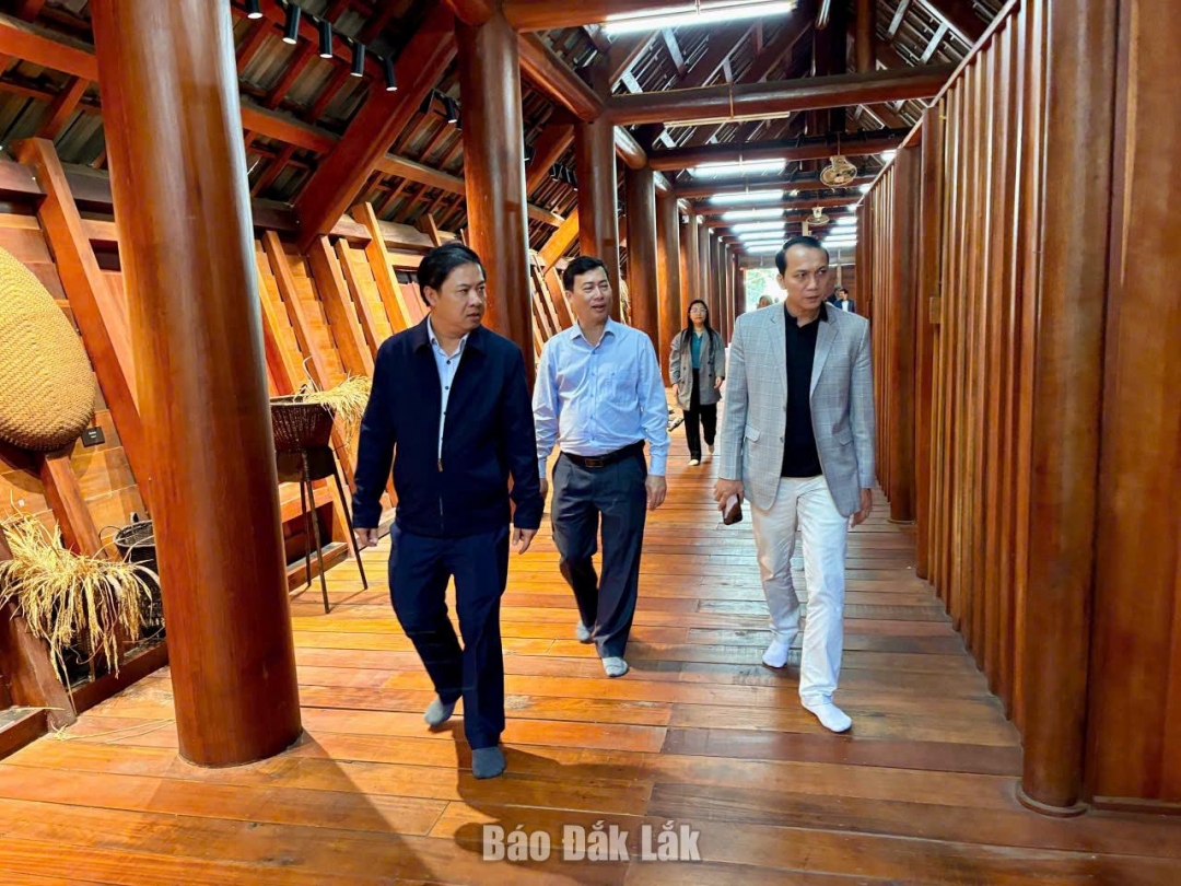 Không gian trưng bày Nhà dài Ê đê.