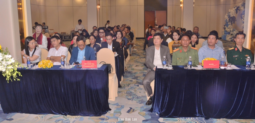 Các văn nghệ sĩ tham dự hội nghị.