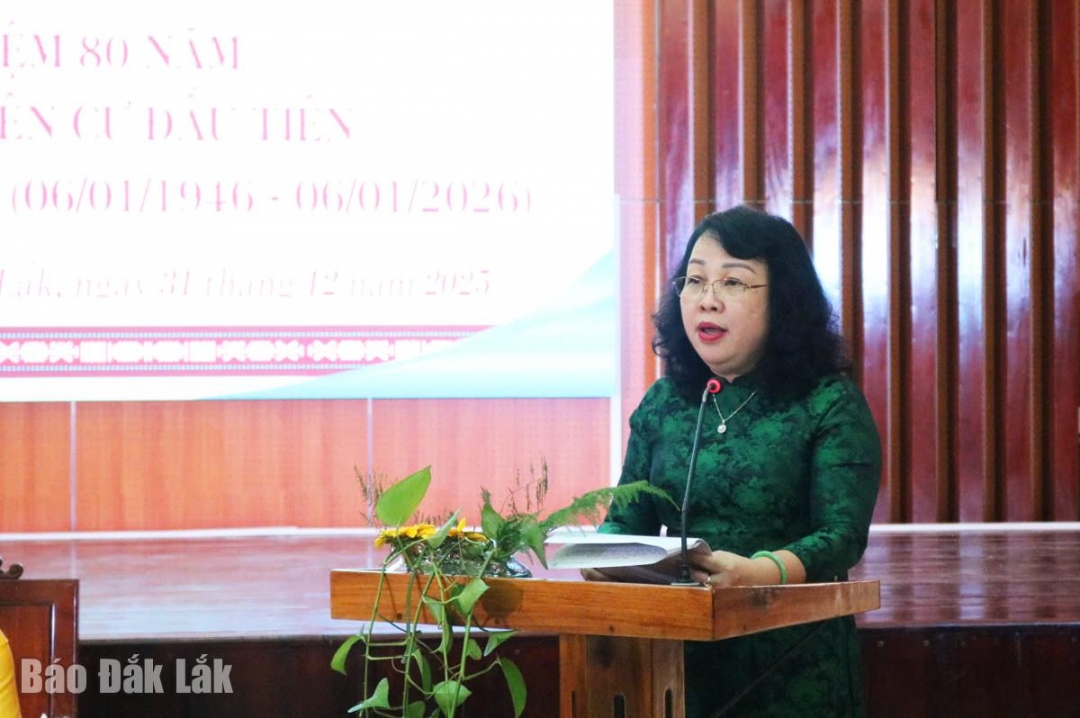 Đồng chí Cao Thị Hòa An, Phó Bí thư Thường trực Tỉnh ủy, Chủ tịch HĐND tỉnh phát biểu tại buổi gặp mặt.