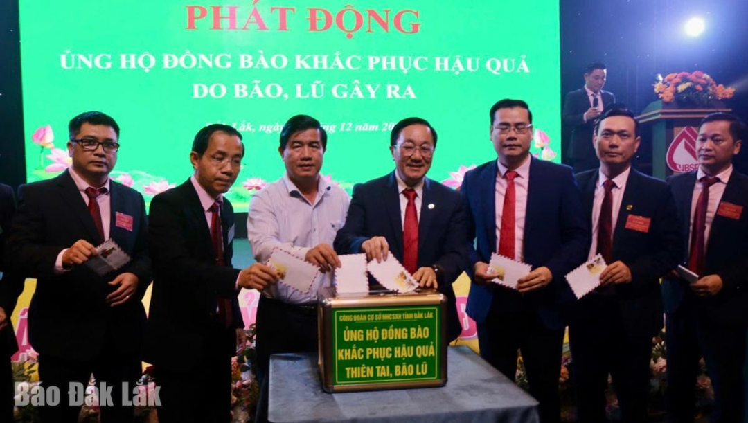 Công đoàn cơ sở NHCSXH tỉnh Đắk Lắk phát động đoàn viên, người lao động trong hệ thống tham gia ủng hộ đồng bào bị ảnh hưởng mưa lũ.