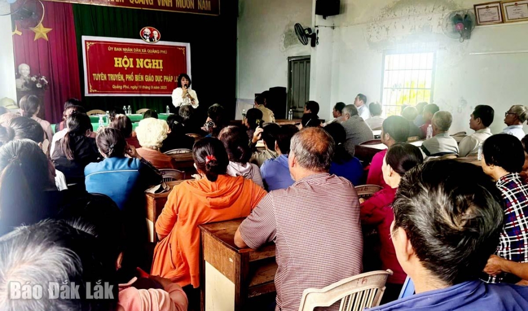 Nhờ phổ biến, giáo dục pháp luật  mà nhiều người dân ở xã Quảng Phú đã hiểu và làm đúng góp phần giữ gìn trật tự xã hội và thúc đẩy phát triển bền vững tại địa phương