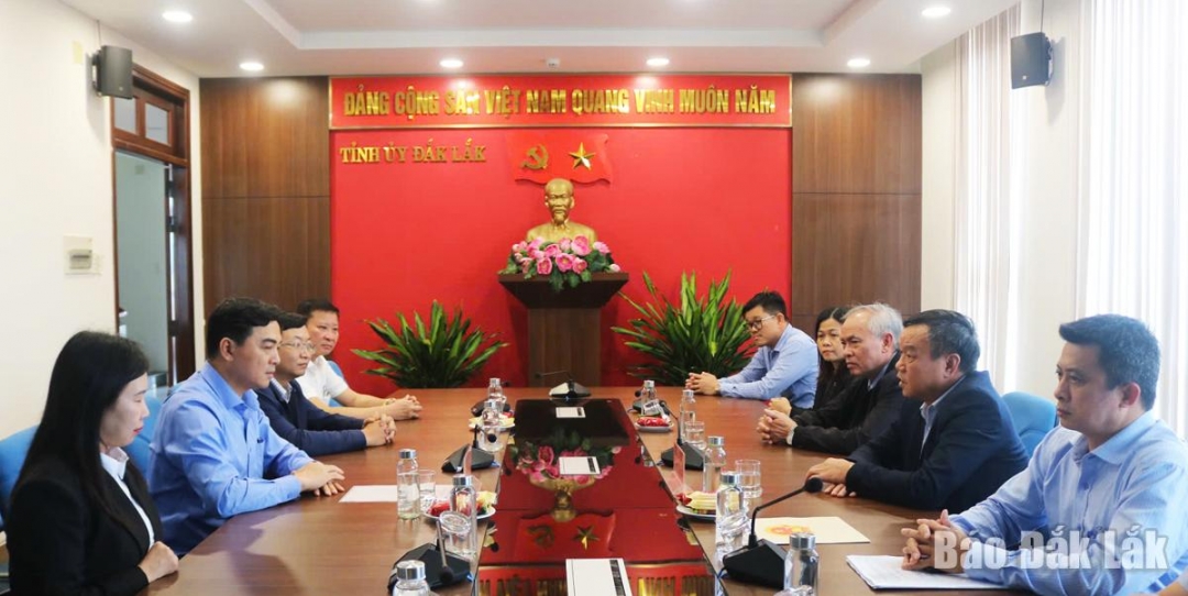 Quang cảnh buổi thăm của 2 địa phương.