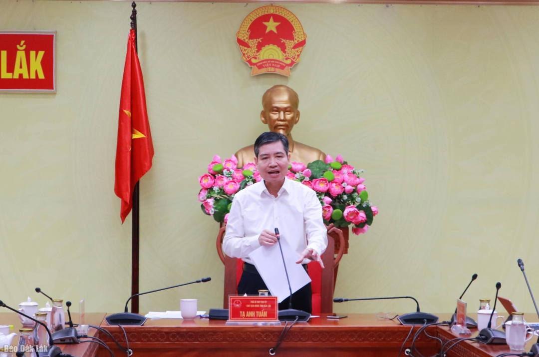 Chủ tịch UBND tỉnh yêu cầu các địa phương tuyên truyền người dân phải chủ động phối hợp, tích cực phối hợp cùng tham gia vào hoạt động xây dựng, sửa chữa nhà ở.