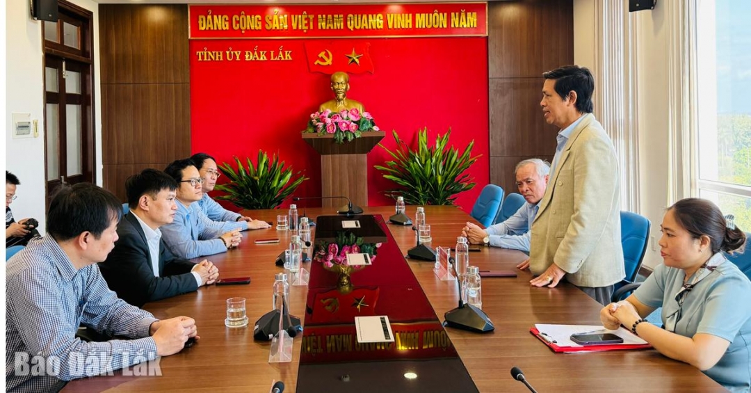 Quang cảnh buổi thăm và làm việc của Đoàn công tác Bộ Xây dựng.