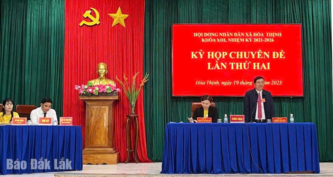 Quang cảnh kỳ họp chuyên đề xã Hòa Thịnh.