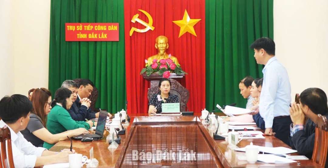 Quang cảnh buổi tiếp công dân của Thường trực HĐND tỉnh.