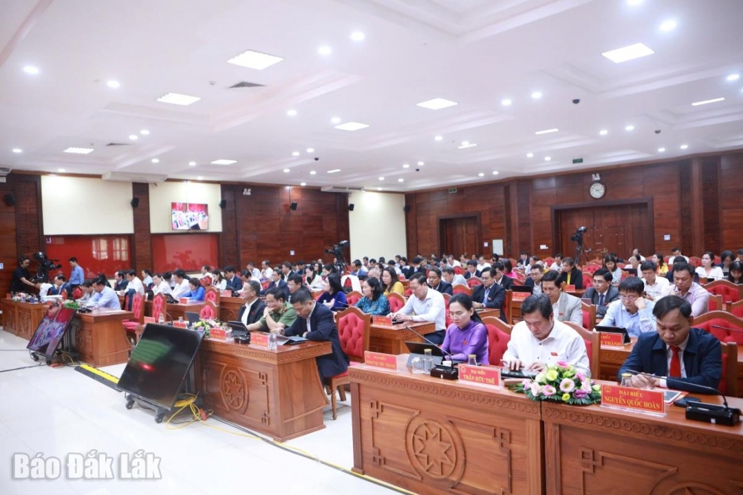 Quang cảnh phiên làm việc.