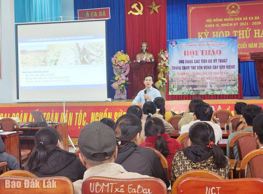 TS Lâm Văn Hà (Viện Công nghệ tiên tiến)  truyền đạt các chuyên đề 