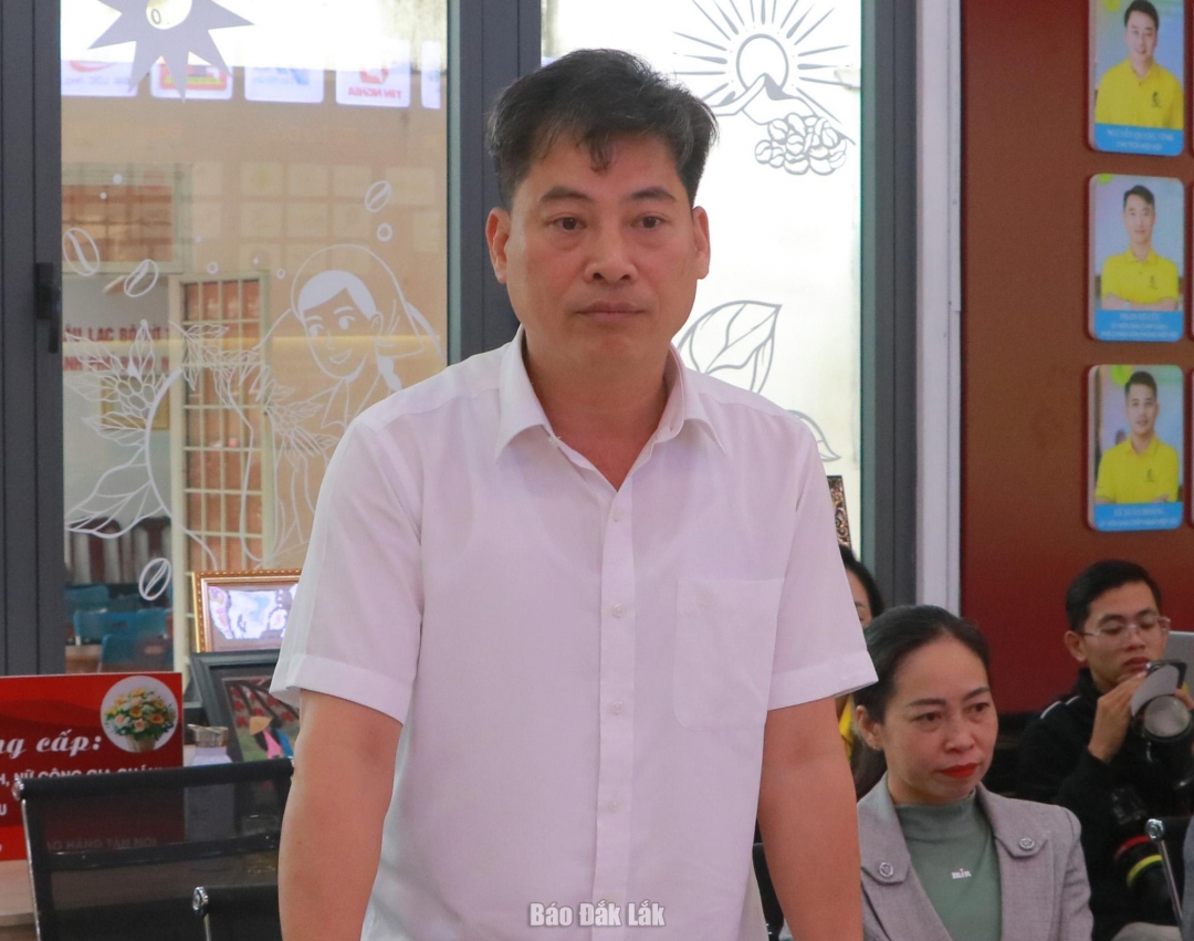 Phó Chủ tịch Thường trực UBND phường Tân Lập Phan Thanh Dũng phát biểu kết luận hội nghị đối thoại.