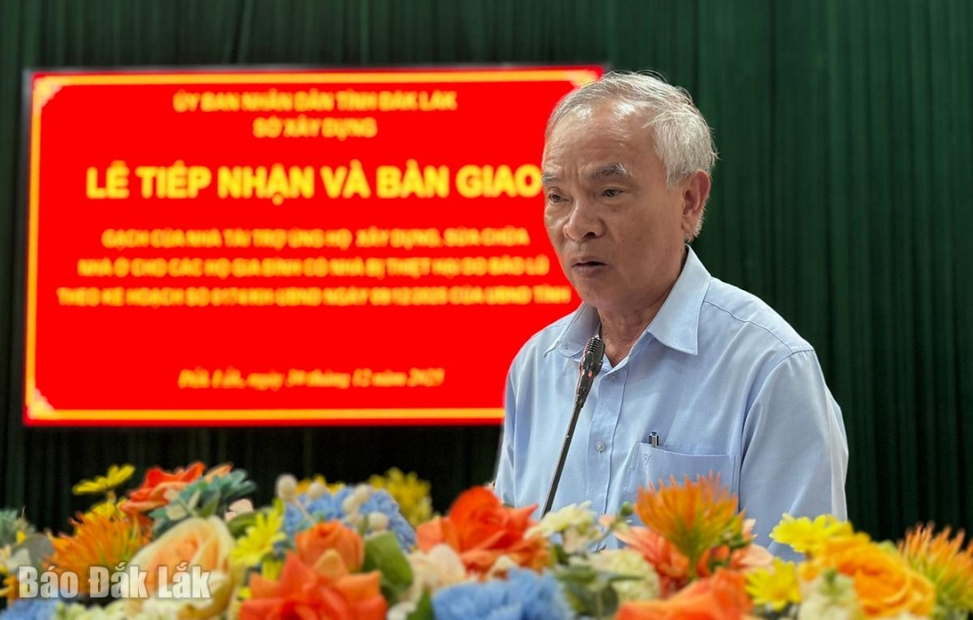 Ông Nguyễn Tấn Chân, Phó Giám đốc Sở Xây dựng phát biểu tại buổi lễ.