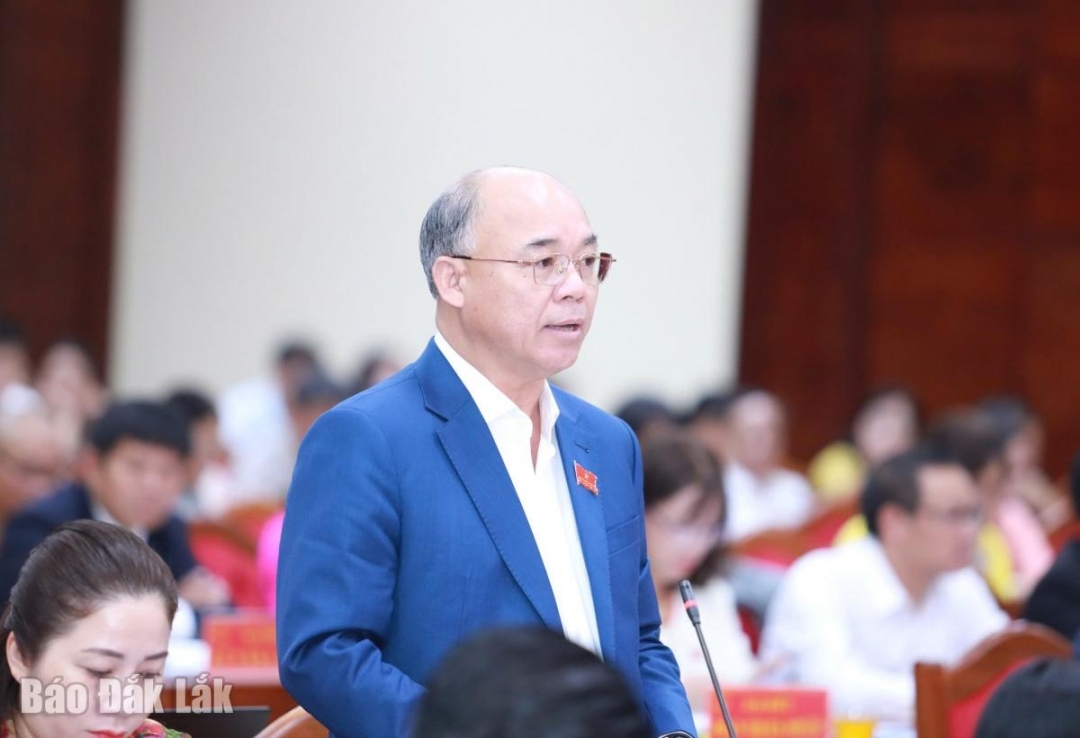 Phó Chủ tịch UBND tỉnh Trương Công Thái thông tin thêm một số nội dung đại biểu quan tâm. Ảnh: Vạn Tiếp