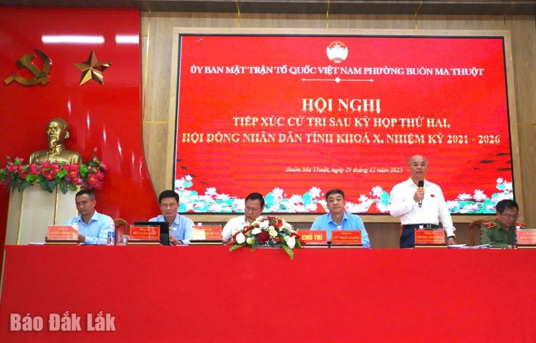 Phó Chủ tịch UBND tỉnh Trương Công Thái phát biểu tại hội nghị.