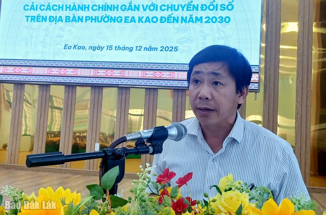 Phó Bí thư Đảng ủy, Chủ tịch UBND phường Lê Đại Thắng phát biểu khai mạc hội nghị