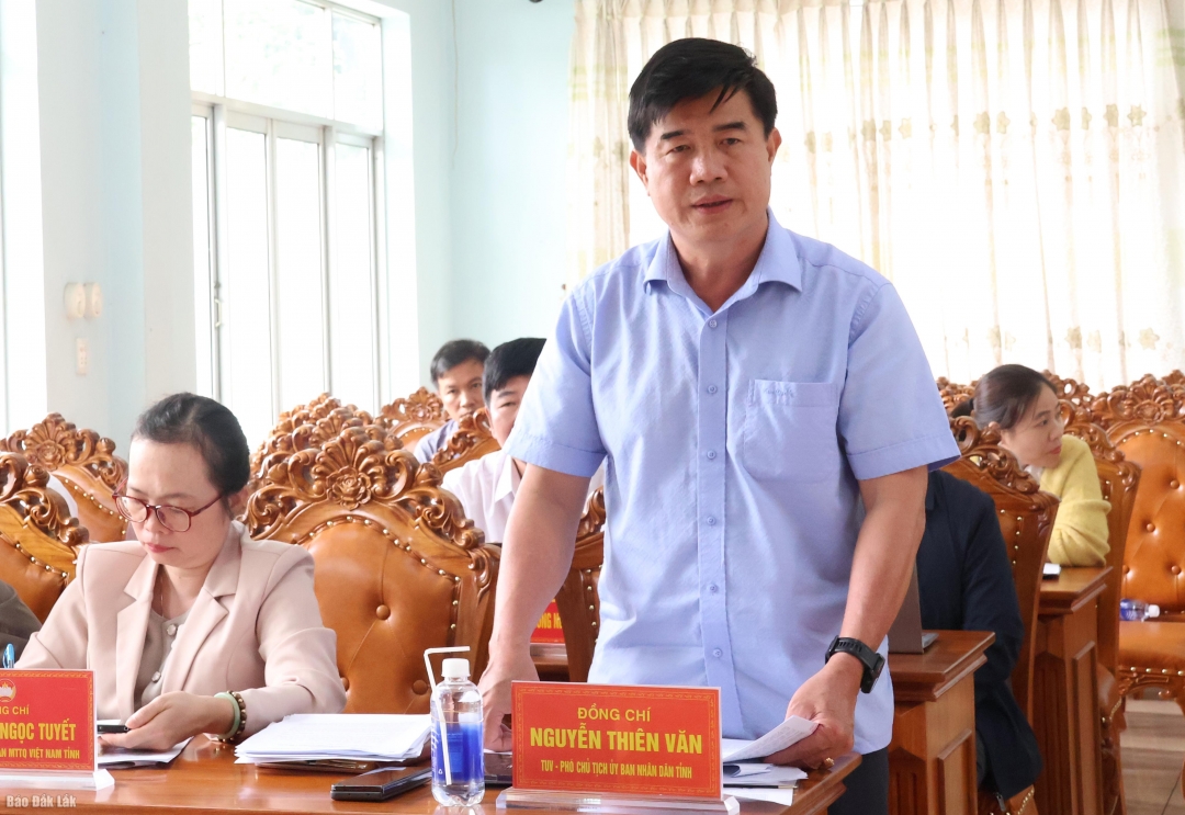 Phó Chủ tịch UBND tỉnh Nguyễn Thiên Văn phát biểu tại cuộc họp