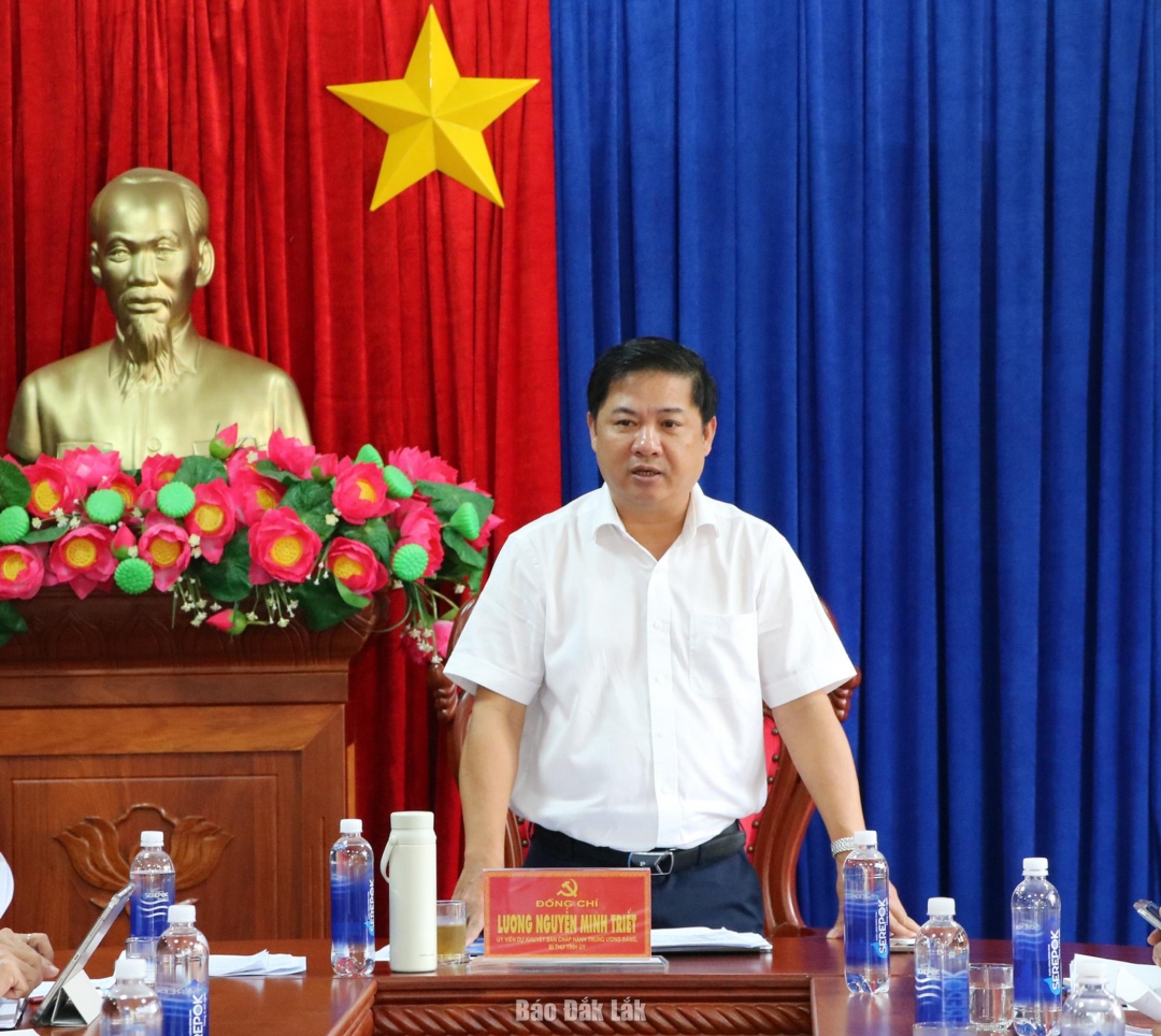 Ủy viên dự khuyết Trung ương Đảng, Bí thư Tỉnh ủy, Trưởng Ban Chỉ đạo về đầu tư xây dựng trường học cho các xã biên giới tỉnh Đắk Lắk Lương Nguyễn Minh Triết phát biểu kết luận cuộc họp.