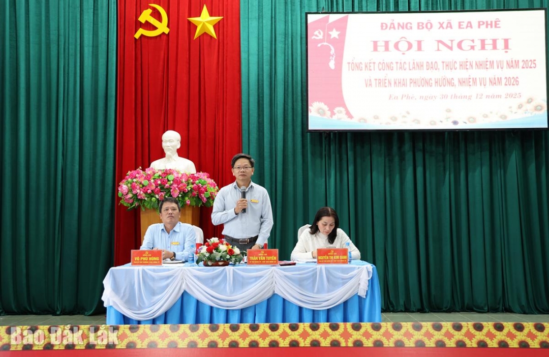 Thường trực Đảng ủy chủ trì hội nghị.