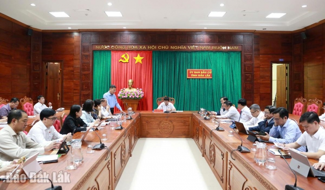 Quang cảnh phiên thảo luận tại Tổ 3. Ảnh: Vạn Tiếp