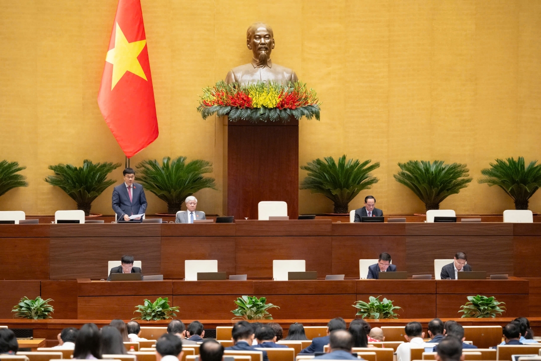 Phó Chủ tịch Quốc hội Vũ Hồng Thanh điều hành phiên họp. Ảnh: quochoi.vn