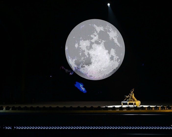 Tiết mục mở đầu Lễ khai mạc. Ảnh: Việt An