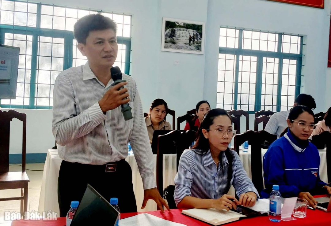 Phó Giám đốc VNPT Đắk Lắk Nguyễn Thanh Sơn phát biểu tham luận tại hội nghị