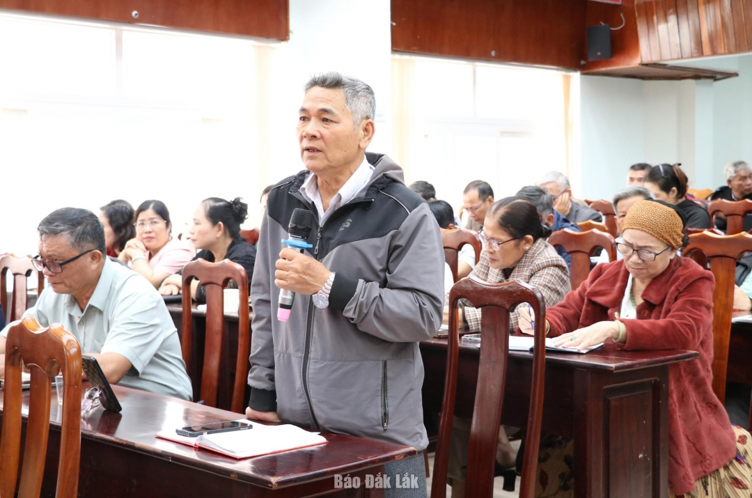 Các dại biểu ý kiến tại hội nghị.