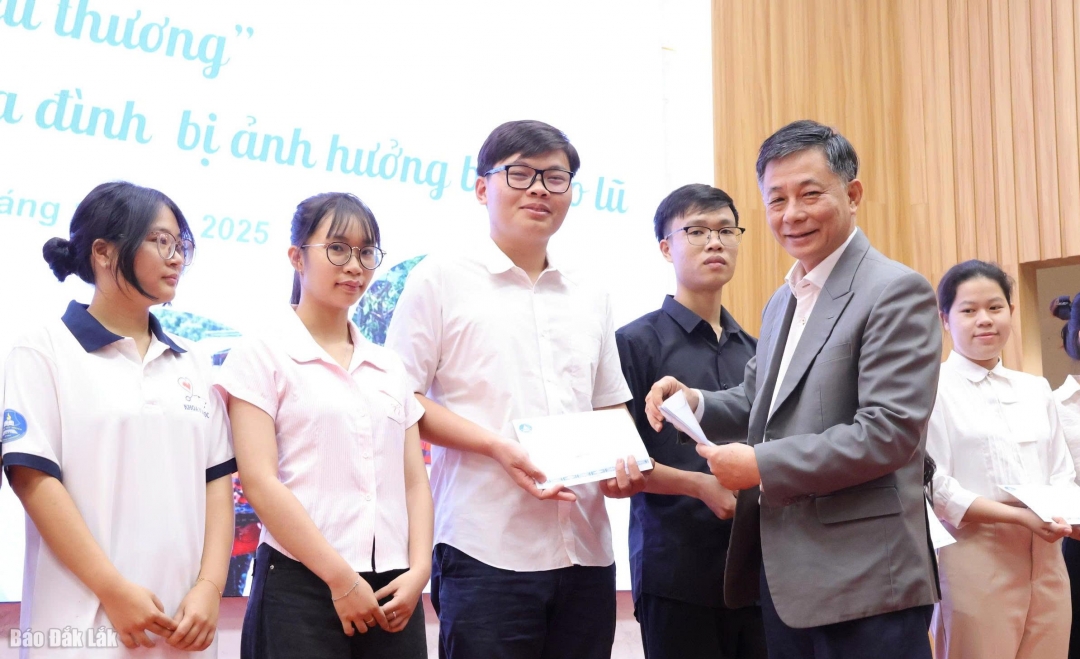 PGS.TS. Nguyễn Văn Nam – Thường vụ đảng uỷ, Phó hiệu trưởng Trường Đại học Tây Nguyên.