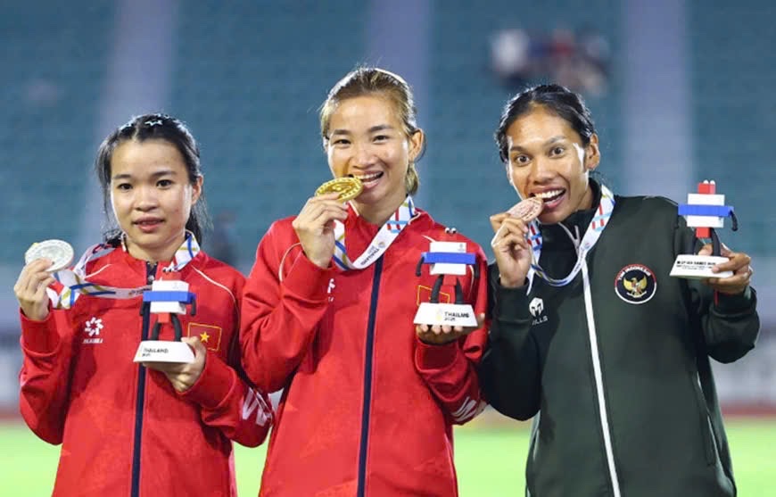 Vận động viên Đắk Lắk Lê Thị Tuyết (bên trái)