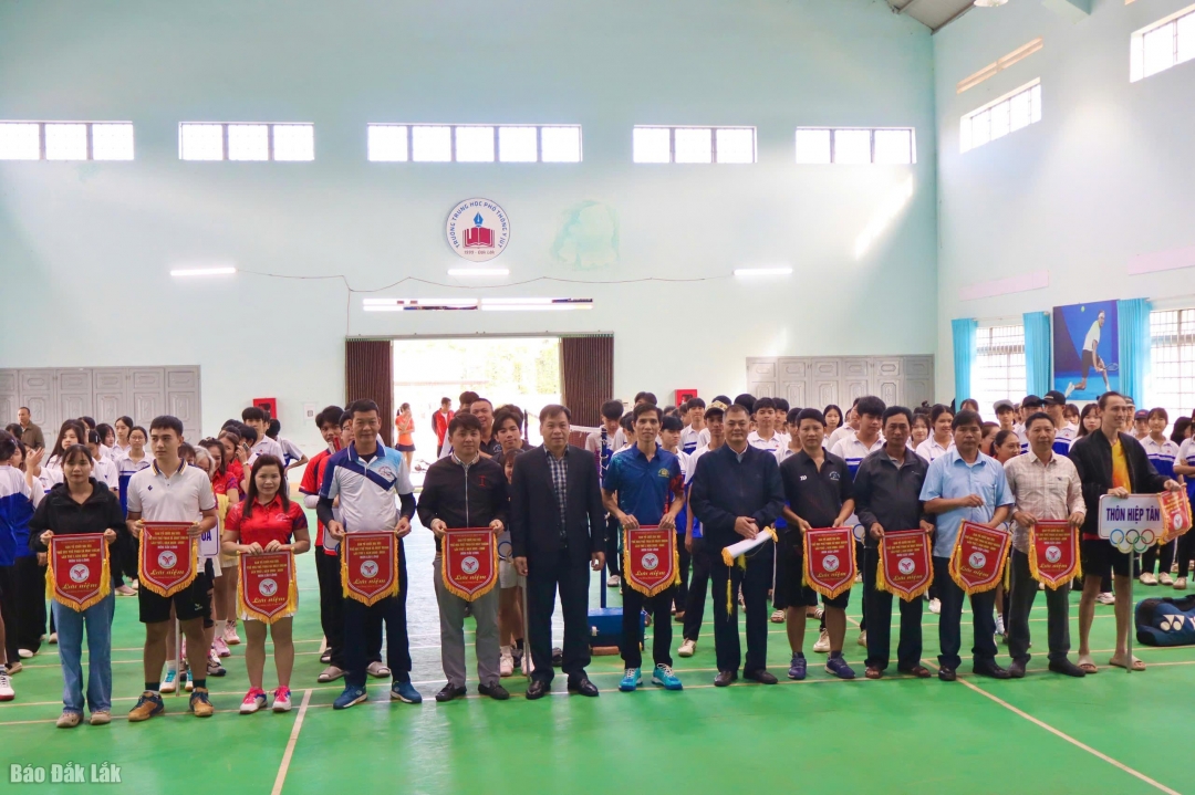 Các đoàn vận động viên tham gia tại giải đấu.