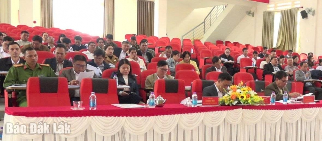 Các đại biểu tham dự kỳ họp.