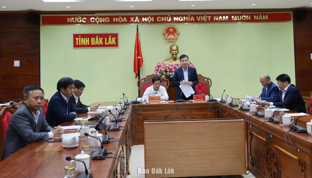 Chủ tịch UBND tỉnh Đắk Lắk Tạ Anh Tuấnphát biểu tại cuộc họp  