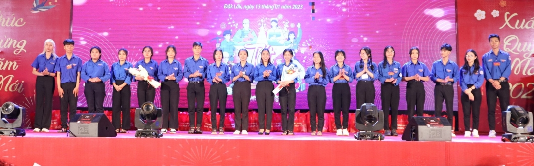 ra mắt đội hình tình nguyện hỗ trợ nhân dân trong dịp Tết Nguyên đán Quý Mão năm 2023.