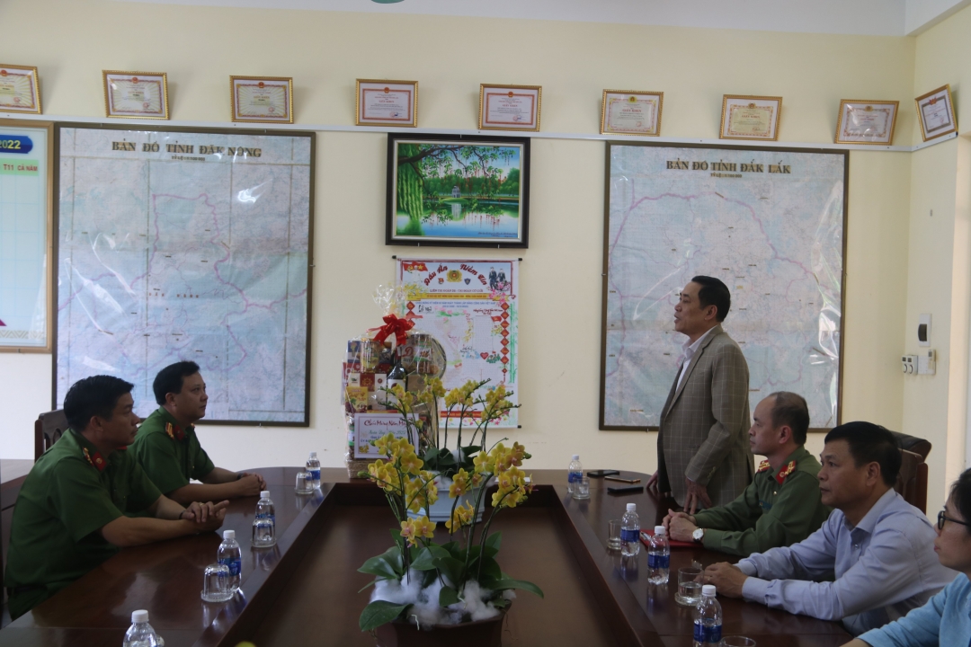 Phó Chủ tịch UBND tỉnh Võ Văn Cảnh thăm hỏi, động viên cán bộ, chiến sĩ Tiểu đoàn Cảnh sát cơ động (Bộ Công an).