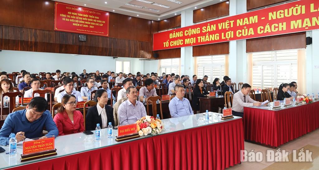 Các đại biểu tham dự hội nghị.