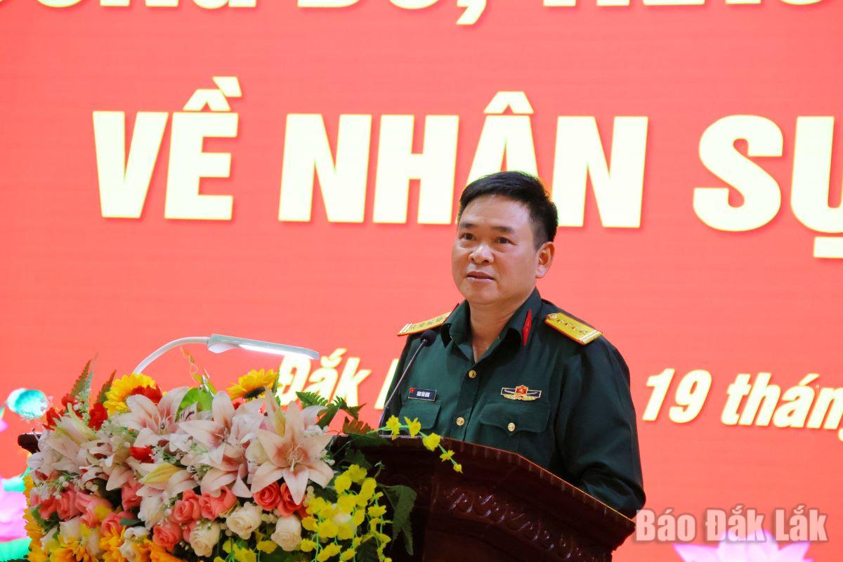 Đại tá Đinh Văn Hưng, Tỉnh ủy viên, Chính ủy Bộ Chỉ huy Quân sự tỉnh phát biểu tại buổi công bố quyết định.