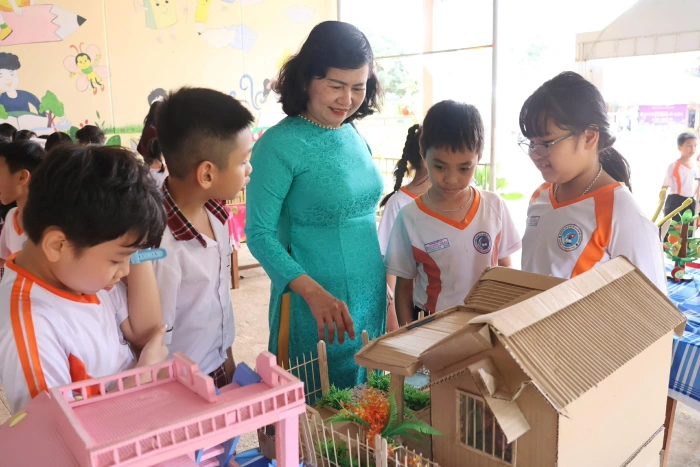 Khi giáo dục cần nhiều hơn
những con điểm