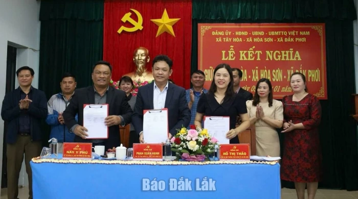 Xã Tây Hòa, Hòa Sơn và Đắk Phơi ký kết chương trình kết nghĩa