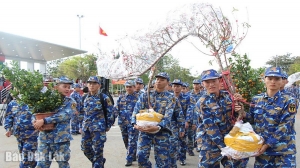 Mang hương xuân ra Trường Sa
