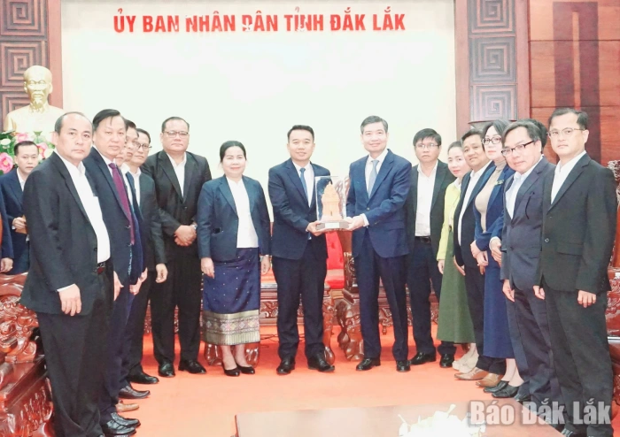 Đoàn công tác của tỉnh Champasak thăm và chúc Tết cổ truyền tại tỉnh Đắk Lắk