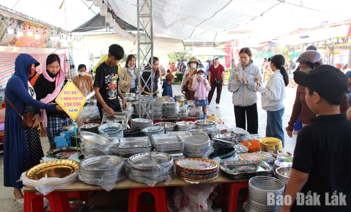 Rộn ràng hội chợ Xuân