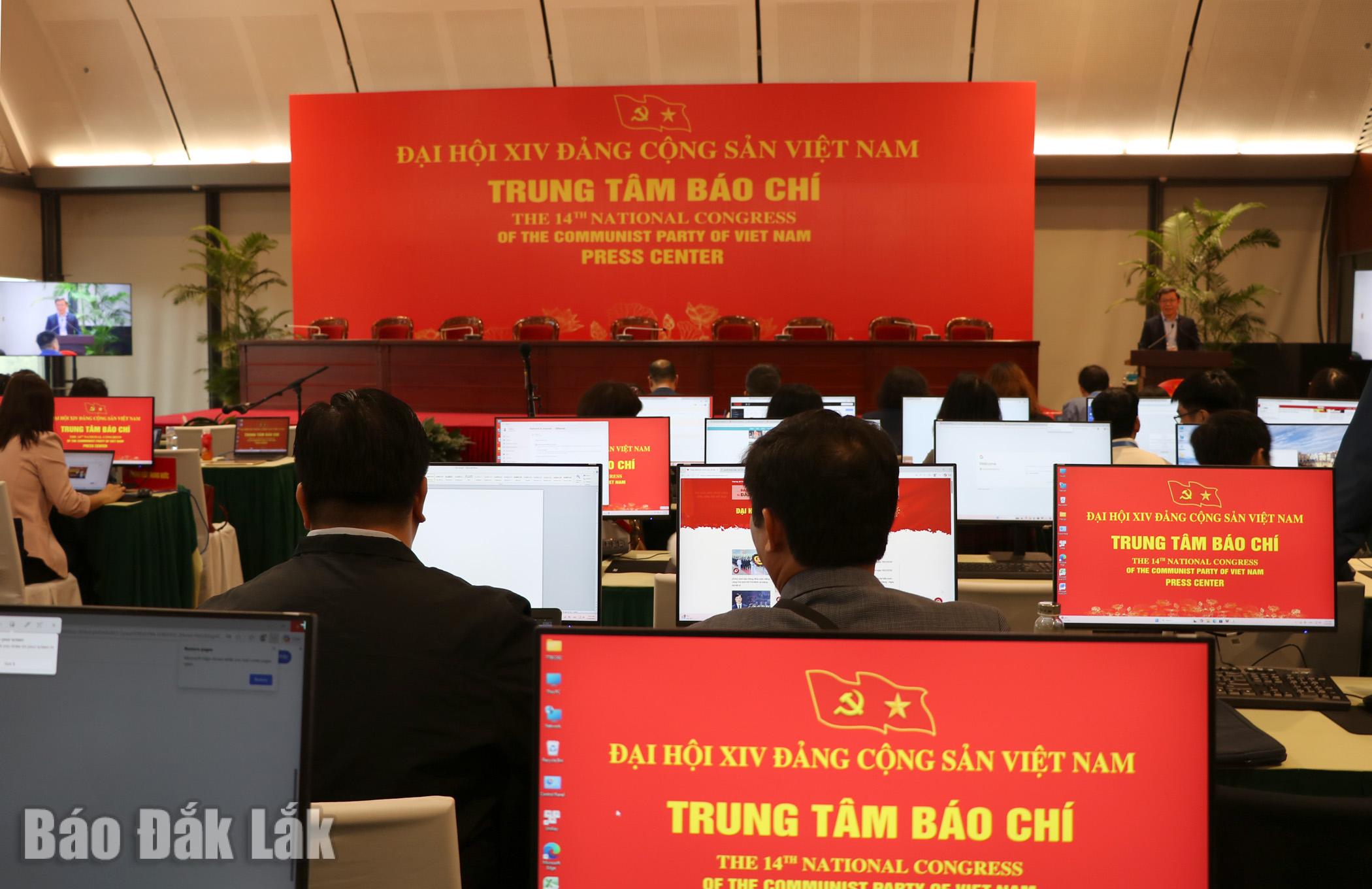 Trung tâm Báo chí phục vụ Đại hội lần thứ XIV của Đảng được đầu tư máy móc hiện đại để hỗ trợ các phóng viên kịp thời tuyền truyền các hoạt động của Đại hội.