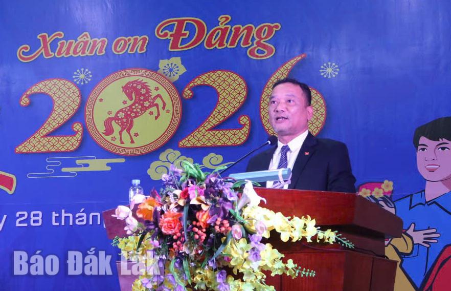 Đồng chí Y Giang Gry Niê Knơng, Phó Bí thư Tỉnh ủy, Chủ tịch Ủy ban MTTQ Việt Nam tỉnh phát biểu tại chương trình.