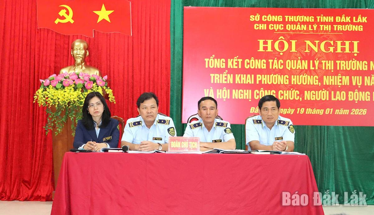 Lãnh đạo Chi cục Quản lý thị trường tỉnh Đắk Lắk chủ trì hội nghị.
