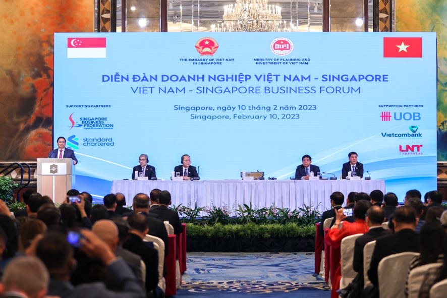 Thủ tướng khẳng định, Chính phủ Việt Nam cam kết luôn chia sẻ, đồng hành và tạo mọi điều kiện thuận lợi để các doanh nghiệp Singapore đầu tư kinh doanh hiệu quả, bền vững tại Việt Nam, thúc đẩy hợp tác kinh tế, thương mại, đầu tư giữa Việt Nam - Singapore trong thời gian tới - Ảnh: VGP