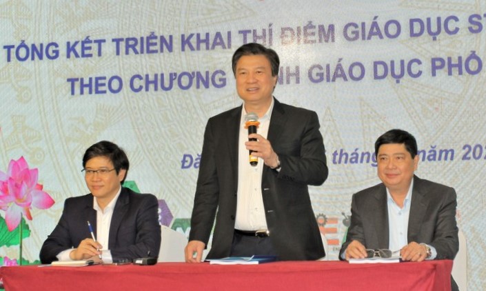 Thứ trưởng Bộ GD-ĐT Nguyễn Hữu Độ phát biểu tại hội nghị