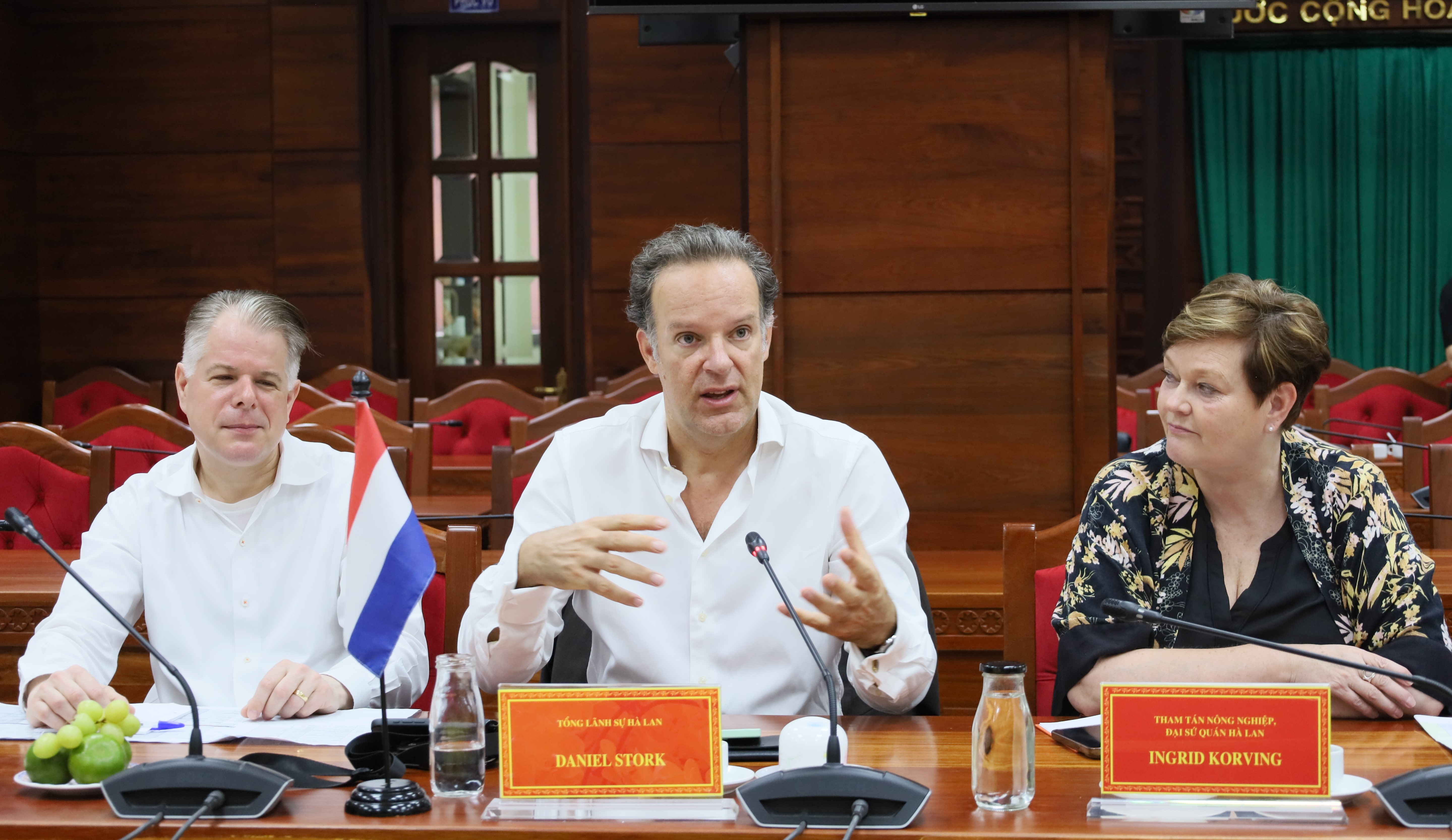 Daniel Stork Lãnh đạo UBND tỉnh làm việc với Đoàn Đại sứ quán Vương quốc Hà Lan ...